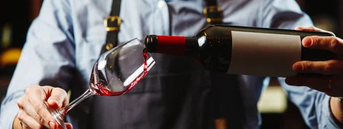 LES RÈGLES NON ÉCRITES DU BON SERVICE DU VIN